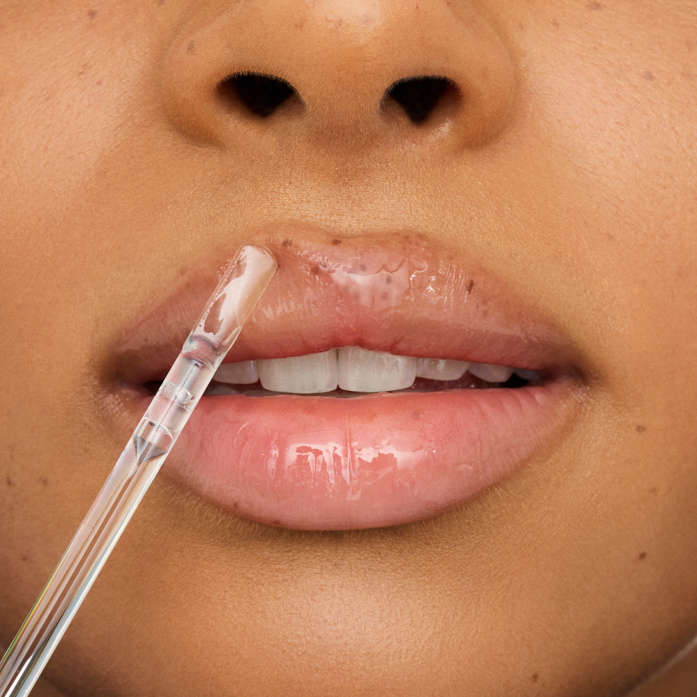 Bild: essence What The Fake! Glass Shine Plumbing Lip Filler
