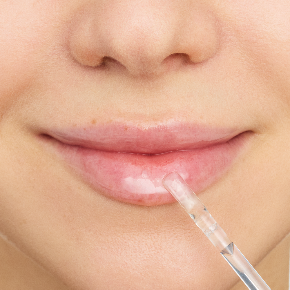 Bild: essence What The Fake! Glass Shine Plumbing Lip Filler