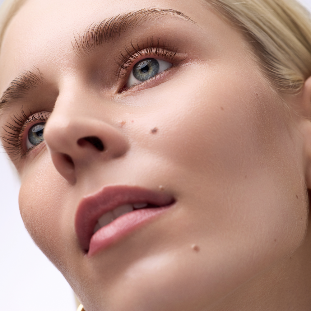 Bild: Catrice Glam & Doll Volume Brown Mascara Waterproof 