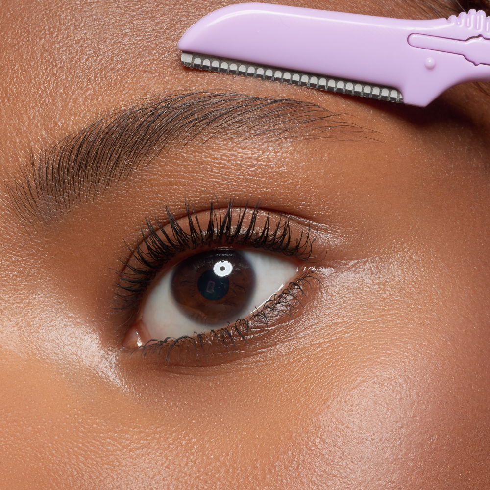 Bild: essence Augenbrauenformer