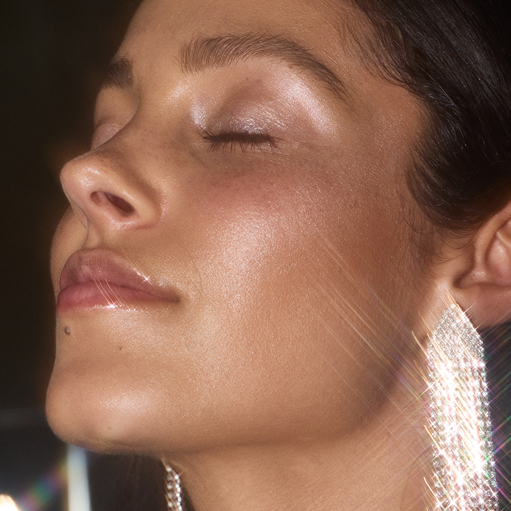 Bild: GOSH Glow UP Cream Highlighter 