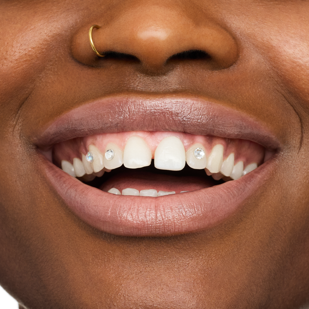 Bild: essence GLOSSY GLAZE high shine lipstick 02