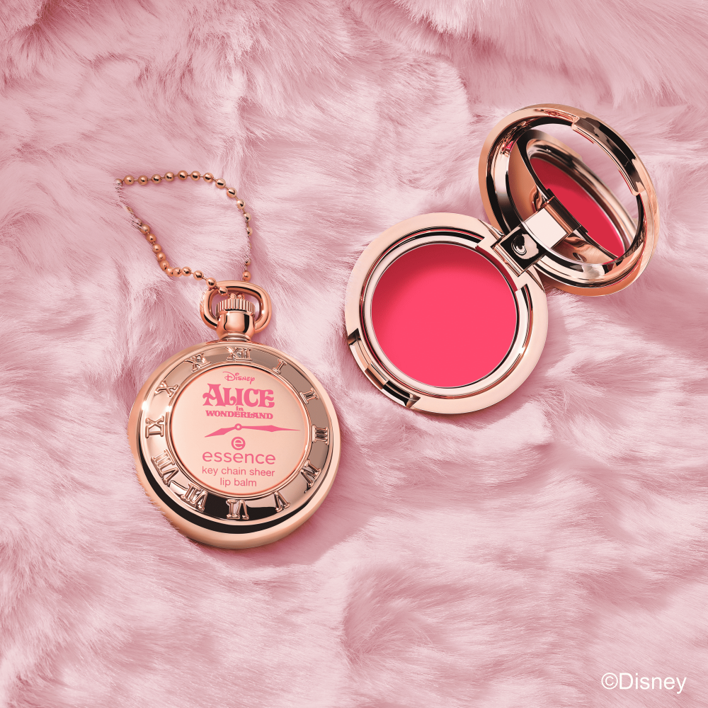 Bild: essence Disney Alice in Wonderland key chain sheer lip balm