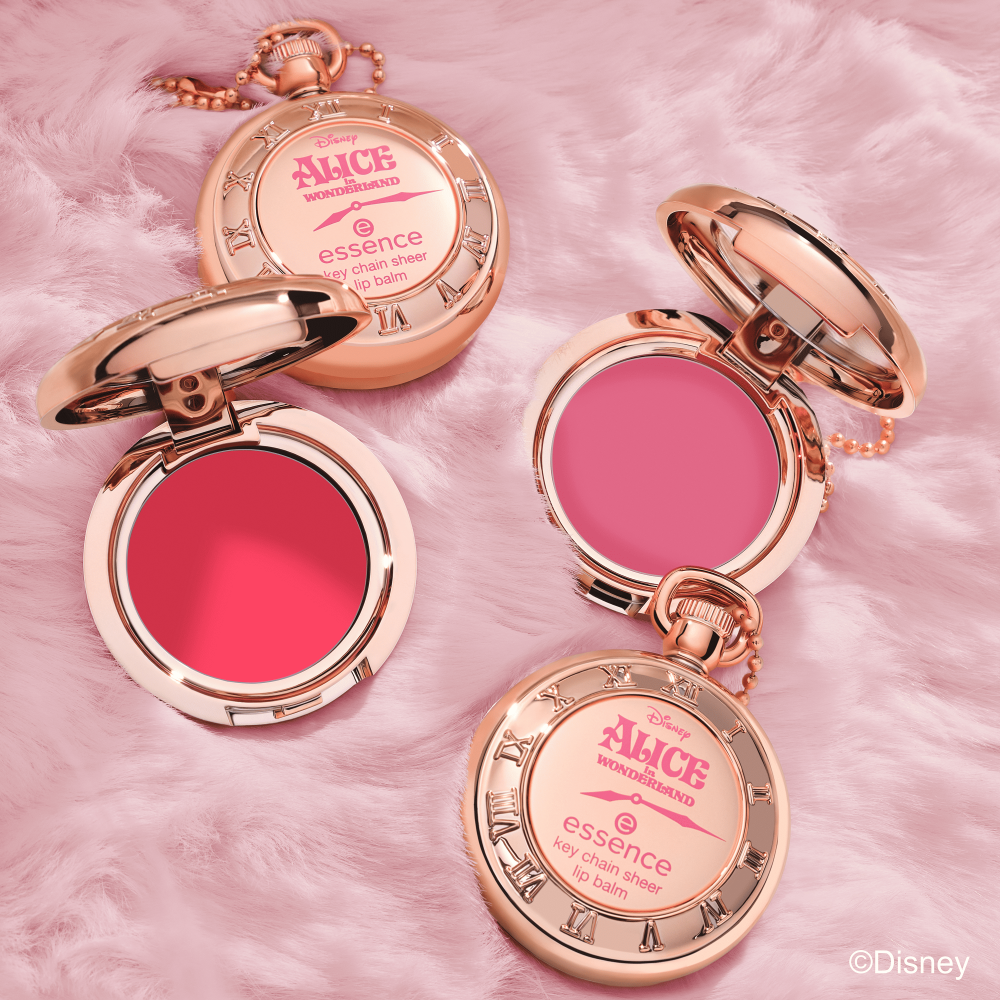 Bild: essence Disney Alice in Wonderland key chain sheer lip balm 