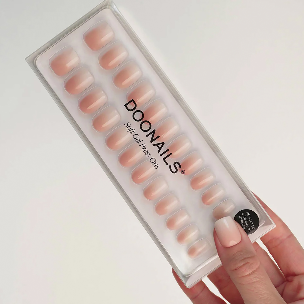 Bild: DOONAILS Soft Press Ons Short Square Babyboomer