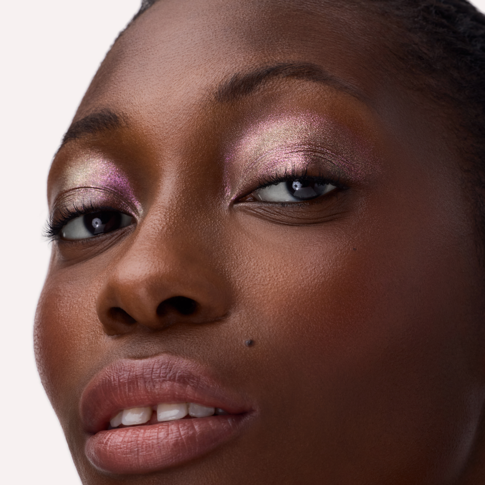 Bild: Catrice Prismatic Shift Eyeshadow 010