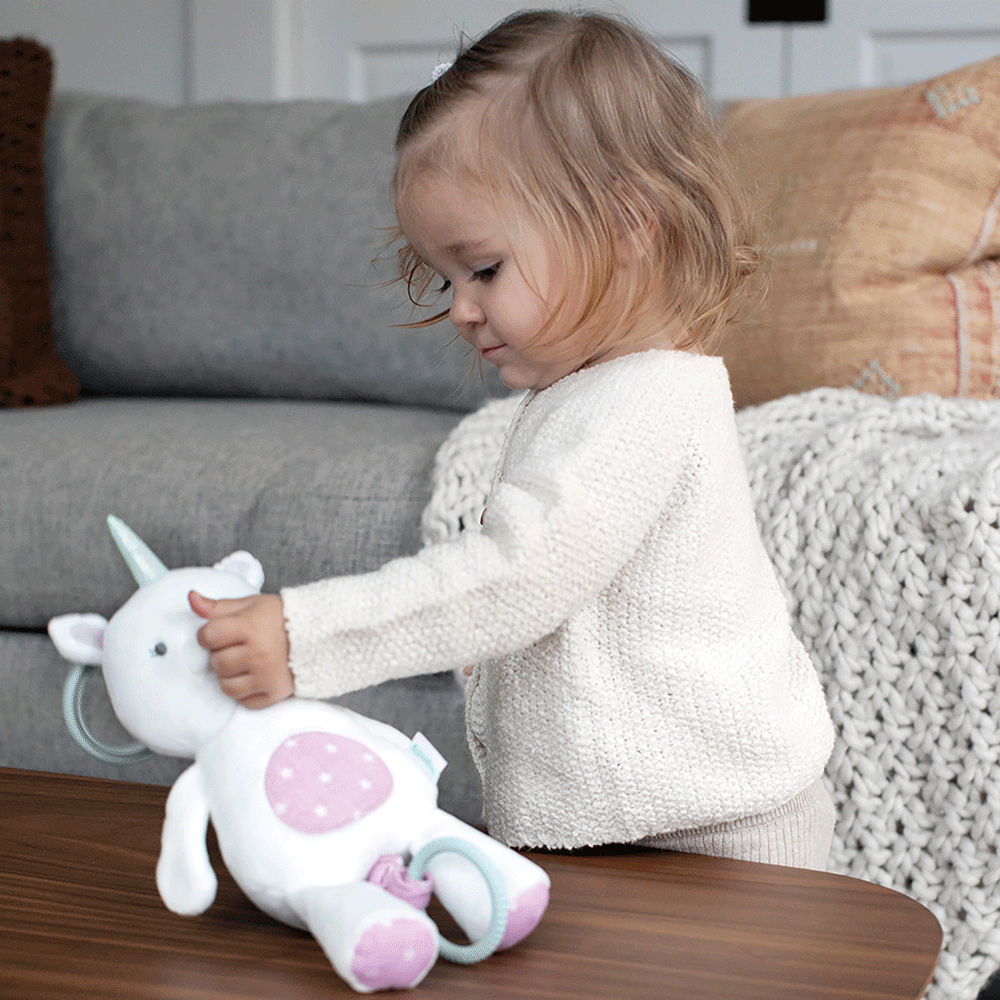 Bild: ingenuity Spieluhr Einhorn Shimmy.