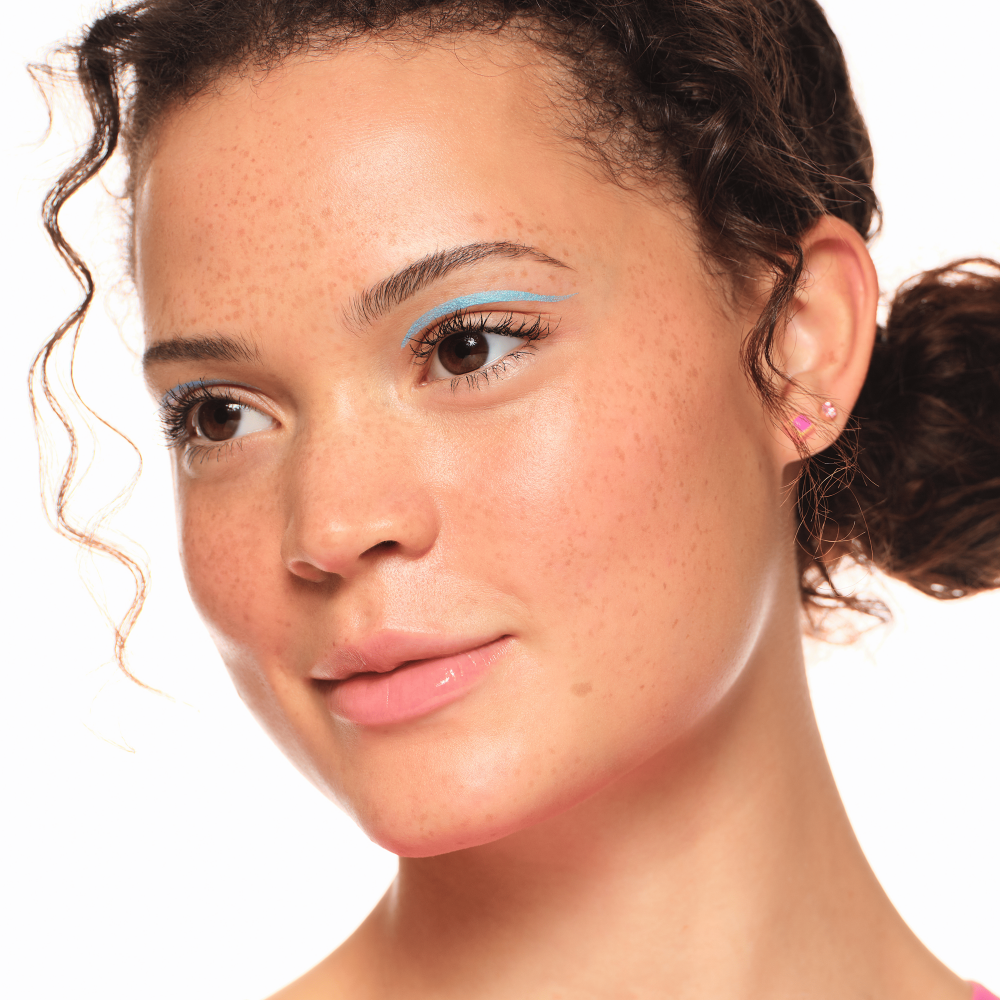 Bild: essence META GLOW duo-chrome eye pencil Chromalicious