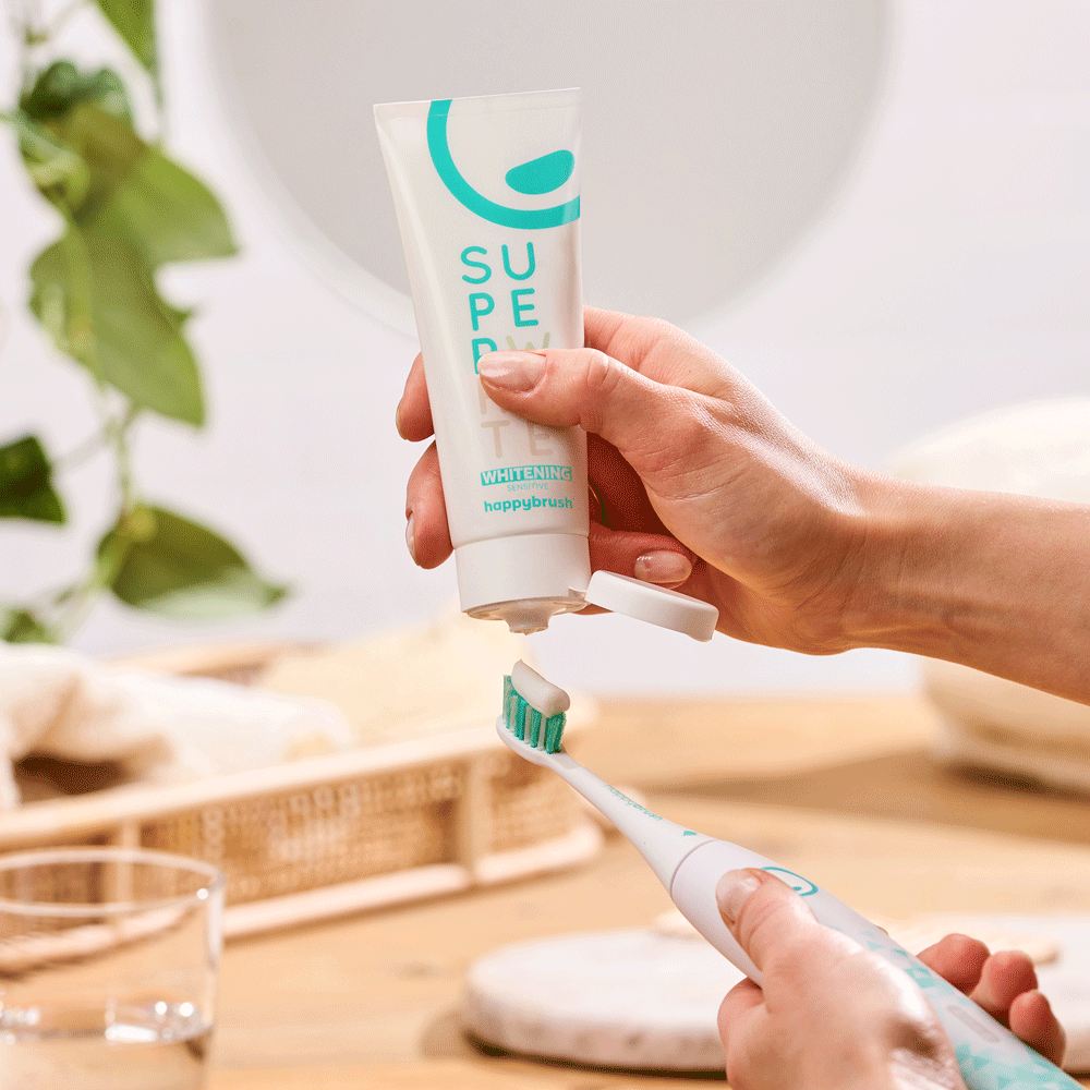 Bild: happybrush Super White Zahnpasta Whitening Sensitive 