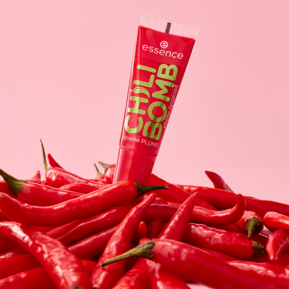 Bild: essence CHILI BOMB shiny lipgloss Strawberry Salsa