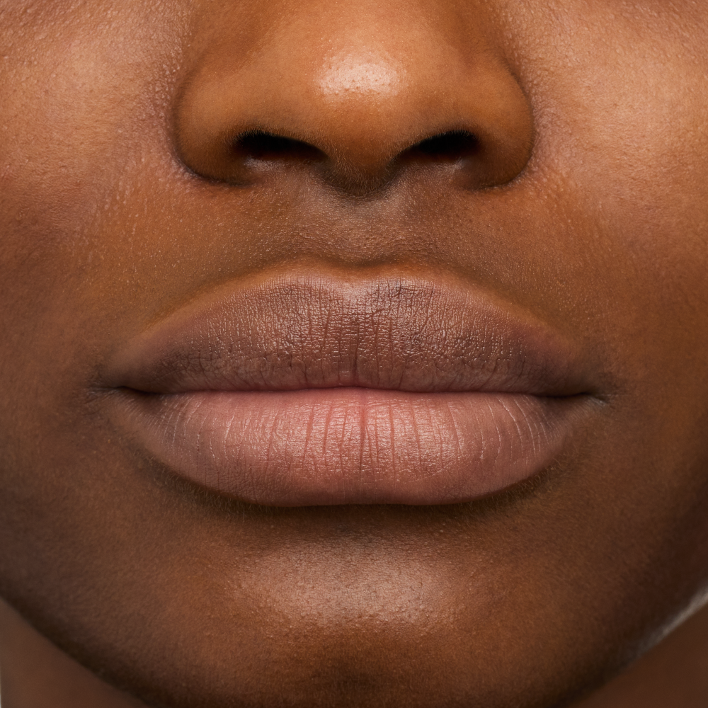 Bild: essence GLOSSY GLAZE high shine lipstick 01