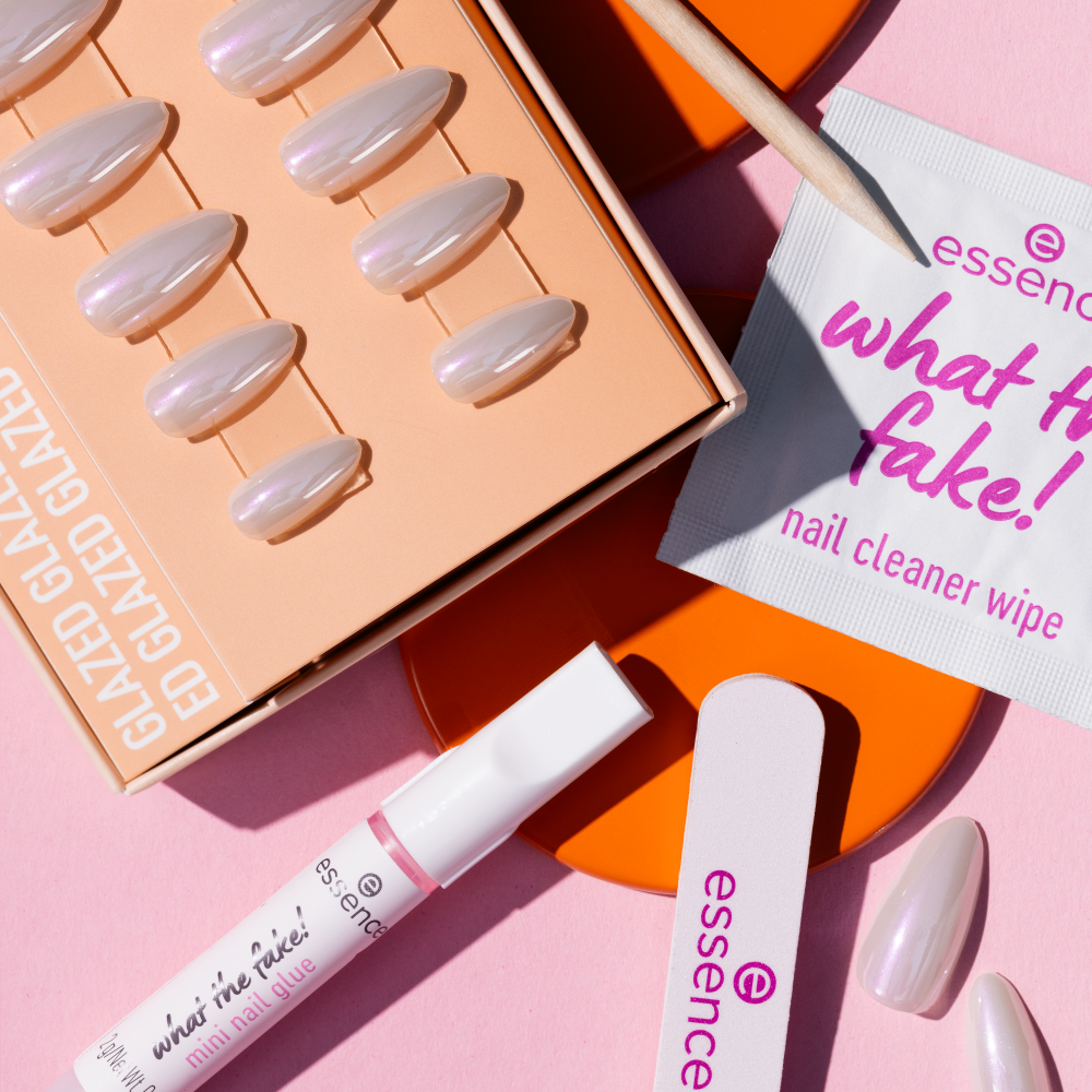 Bild: essence what the fake! PRESS-ON NAILS manicure set GLAZED 01