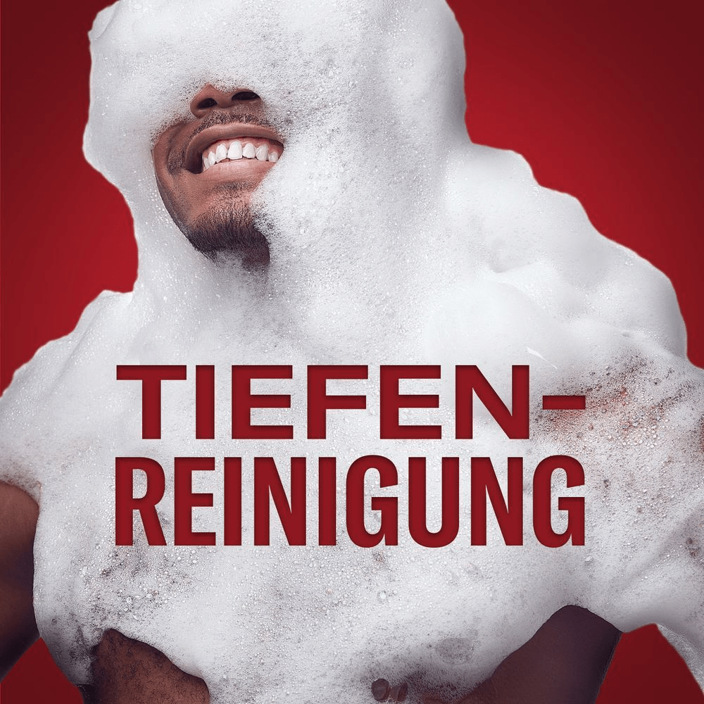 Mann, bedeckt mit Schaum, der Tiefenreinigung verspricht, und ein strahlendes LÃ¤cheln zeigt.