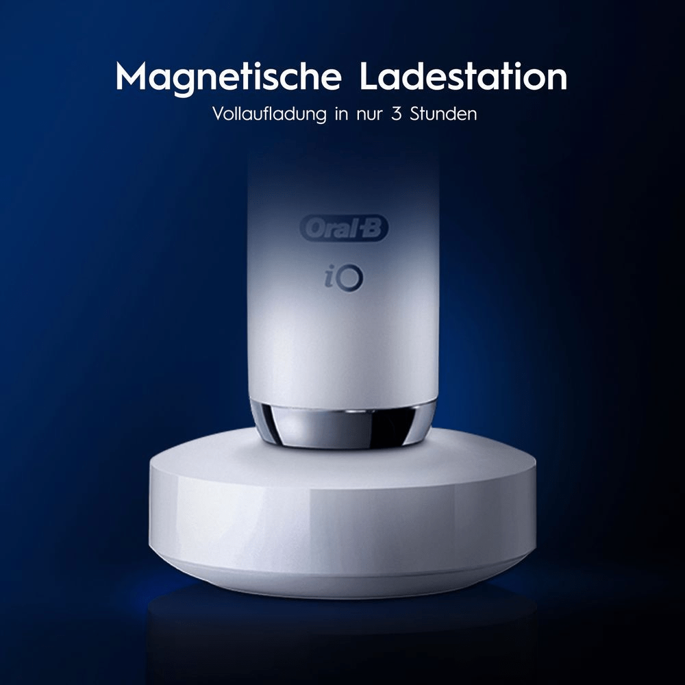 Oral-B iO Zahnbürste auf der magnetischen Ladestation, die eine vollständige Aufladung in nur 3 Stunden ermöglicht.