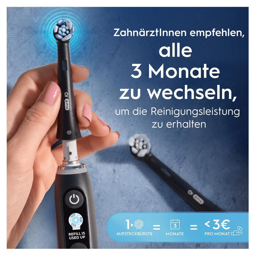 Oral-B iO Zahnbürste mit dem Hinweis, die Aufsteckbürste alle 3 Monate zu wechseln, um die Reinigungsleistung zu erhalten.