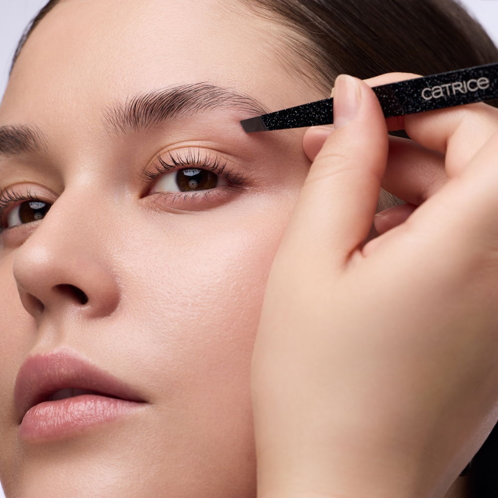 Bild: Catrice Magic Perfectors Tweezer 