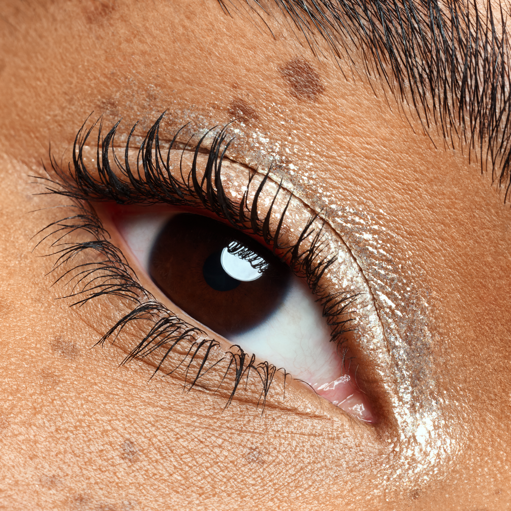 Bild: essence JELLY JEWELS glitter eyeshadow topper 01