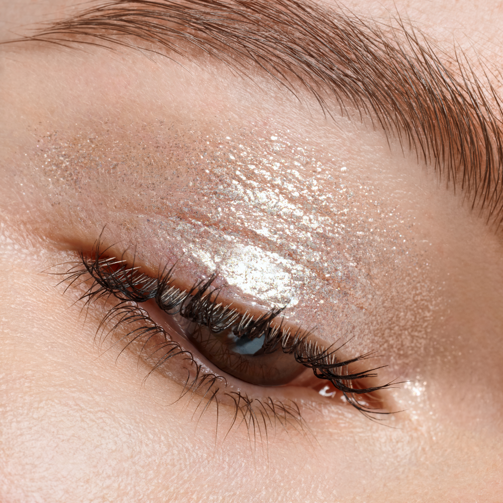 Bild: essence JELLY JEWELS glitter eyeshadow topper 01