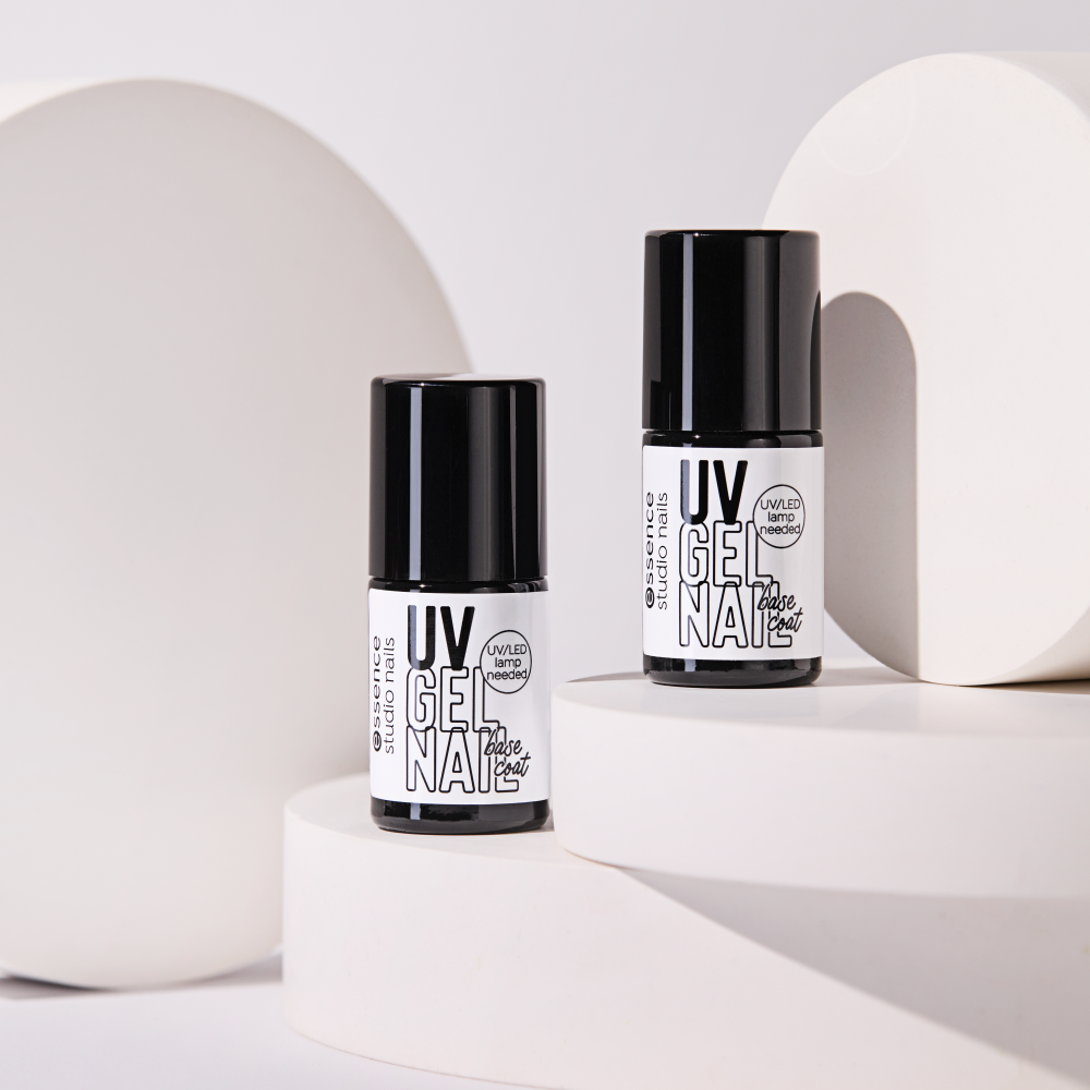 Bild: essence studio nails UV GEL NAIL base coat 