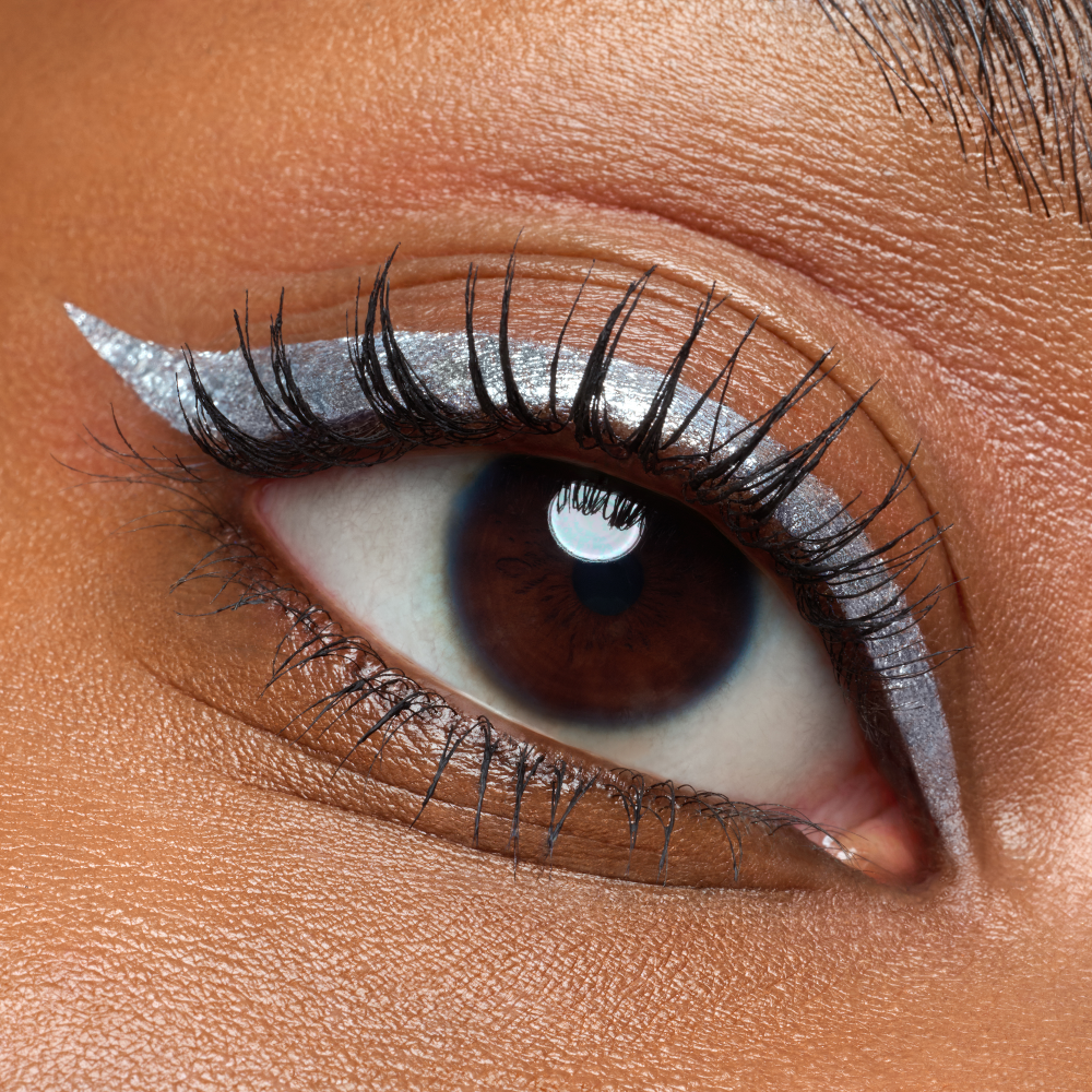 Bild: Catrice Space Glam Liquid Effect Eyeliner 010