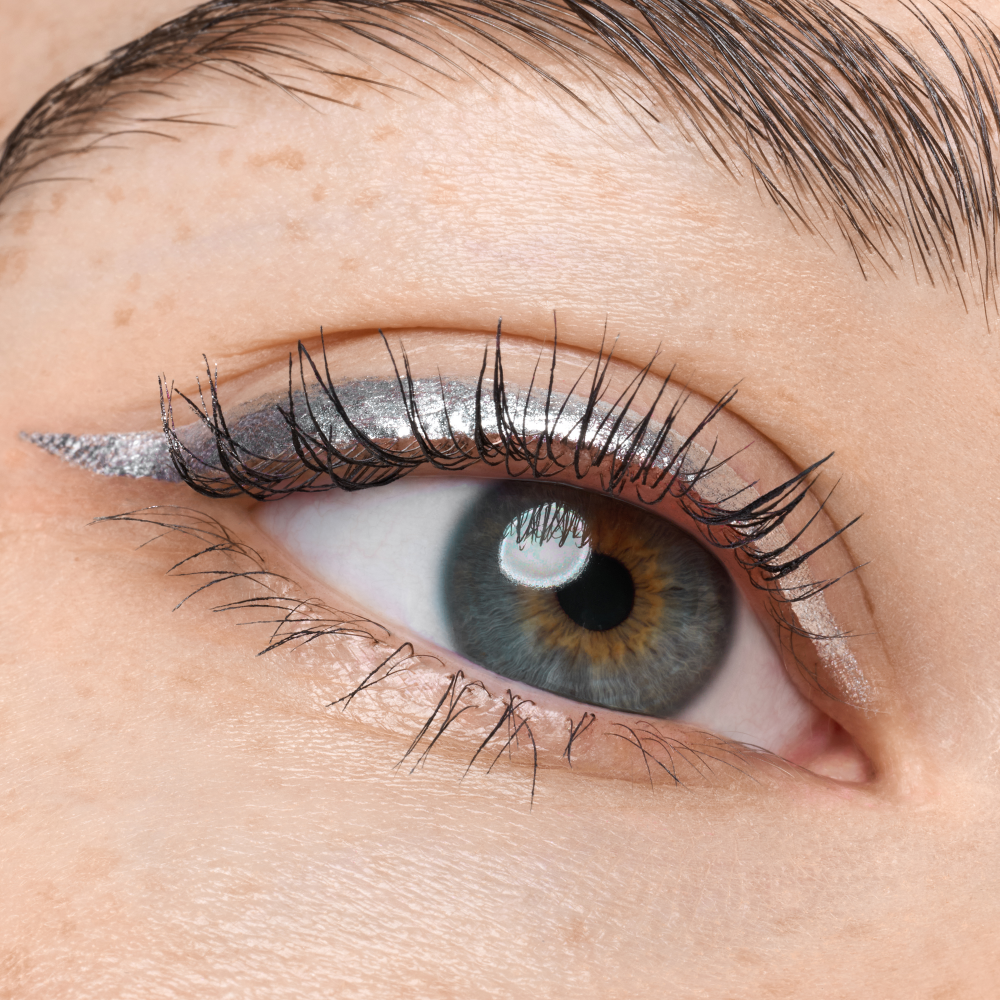 Bild: Catrice Space Glam Liquid Effect Eyeliner 010