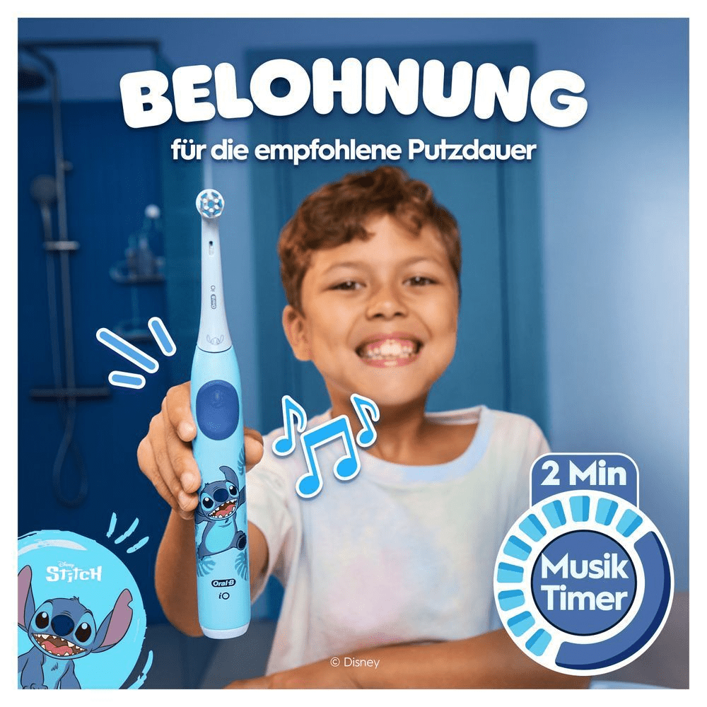 Lachendes Kind hält die Oral-B iO Kids 6+. Musiknoten demonstrieren den 2-Minuten Musik-Timer.
