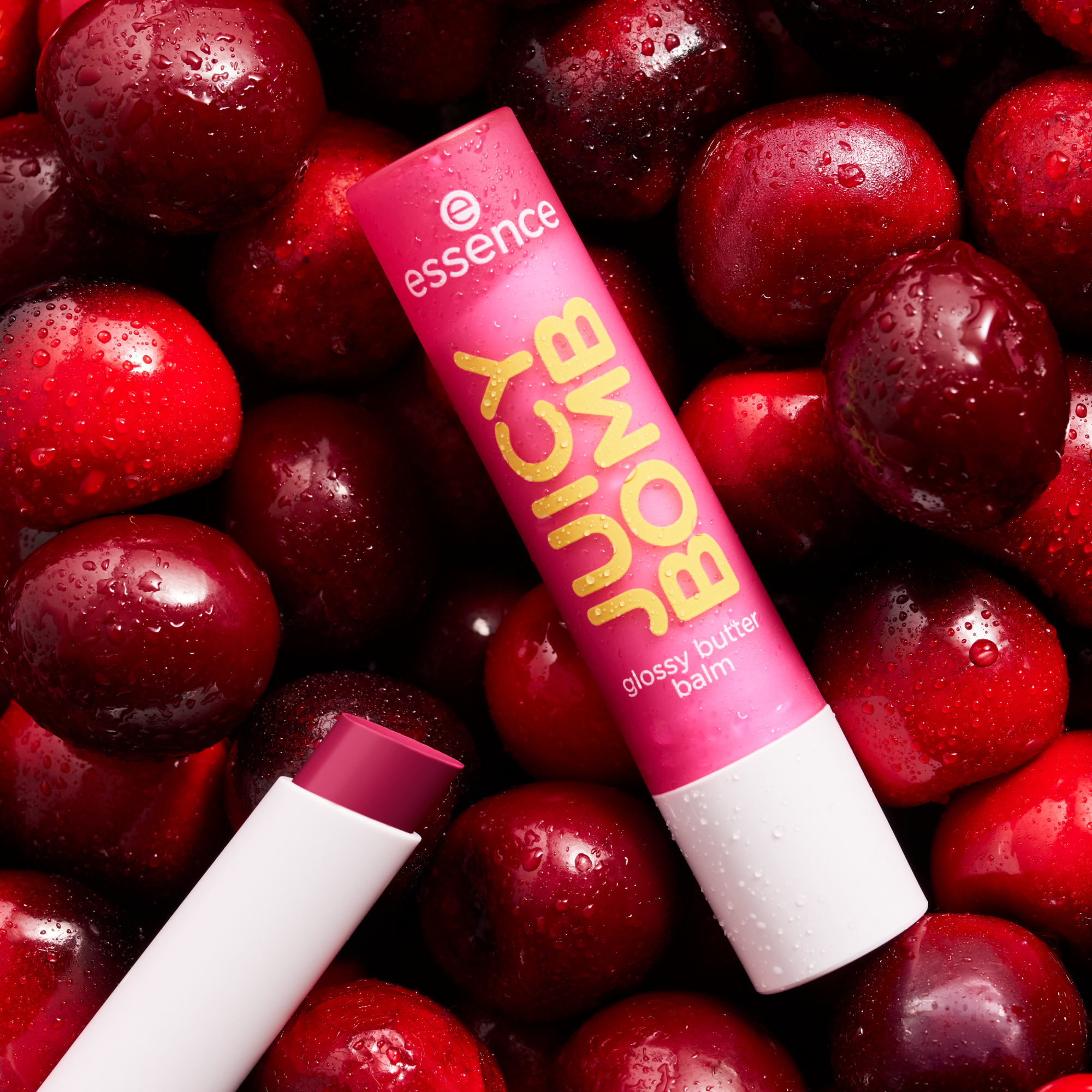 Bild: essence JUICY BOMB glossy butter balm Cherrything I Want Cherrything I Want