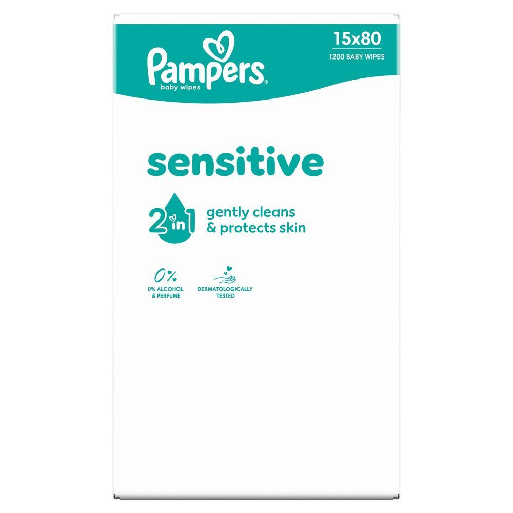 Pampers Sensitive Feuchttücher, 15x80er Pack, mit dem Hinweis 2 in 1: Reinigt sanft & schützt die Haut und 0% Alkohol & Parfum. [RO] Pachete de șervețele umede pentru bebeluși Pampers Sensitive, cu beneficiul principal 2 în 1 curăță delicat și protejează pielea. [HR] Pampers Sensitive Baby Wipes, pakiranje 15x80, 1200 komada, koje nježno čiste i štite kožu, s oznakom 0% alkohola i parfema. [HU] Pampers Sensitive baby wipes csomagolása, kiemelve a 2 az 1-ben gyengéden tisztít és védi a bőrt és a 0% alkohol és parfüm jelöléseket. [SK] Pampers Baby Wipes Sensitive, balenie 15x80, 1200 kusov, s označením 2v1 jemne čistí a chráni pokožku, 0% alkohol a parfum, dermatologicky testované.