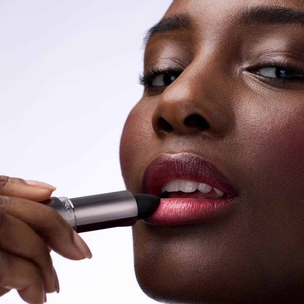 Bild: Catrice Dark Ruby Glow Lip Balm 