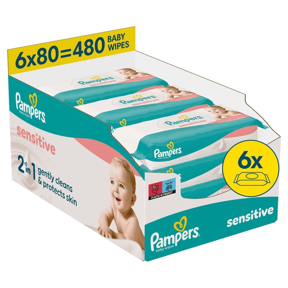 Pampers Sensitive Feuchttücher, 6x80 = 480 Stück, 2-in-1 sanfte Reinigung & Hautschutz. [RO] Pachet de șase rezerve de șervețele pentru bebeluși Pampers Sensitive, cu mențiunea 2 în 1 curăță delicat și protejează pielea. [SV] Pampers Sensitive våtservetter, förpackning med 6 stycken som skonsamt rengör och skyddar huden. [HR] Pampers Sensitive vlažne maramice, pakiranje od 6 komada, s oznakom 2 u 1 nježno čisti i štiti kožu. [CS] Pampers Sensitive ubrousky, balení 6x s celkovým počtem 480 ubrousků, které jemně čistí a chrání pokožku. [HU] Pampers Sensitive baba törlőkendő, 6x80 darabos kiszerelés, gyengéden tisztít és védi a bőrt. [SK] Pampers Sensitive detské vlhčené obrúsky, balenie obsahuje 6 kusov, každý s 80 obrúskami, pre celkový počet 480 kusov. [SL] Pampers Sensitive otroški robčki, 6 paketov po 80 robčkov, formula 2 v 1 nežno čisti in ščiti kožo. [FI] Pampers Sensitive -vauvanpyyhkeiden pakkaus, jossa korostetaan 2 in 1 -ominaisuutta: hellävaraisesti puhdistaa ja suojaa ihoa. [NO] Pampers Sensitive våtservietter, utstillingspakke med 6 pakker, som hver inneholder 80 våtservietter, for totalt 480, for skånsom rengjøring og beskyttelse av huden.