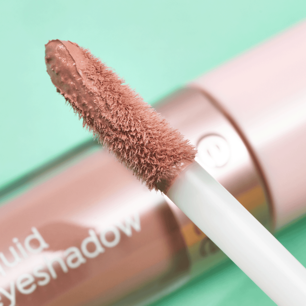 Bild: essence matte liquid eyeshadow Bare Bliss