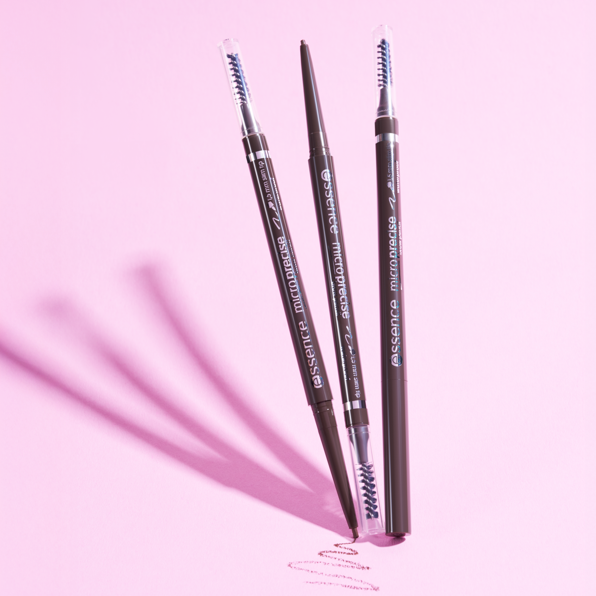 Bild: essence micro precise brow pencil Warm Brown 05