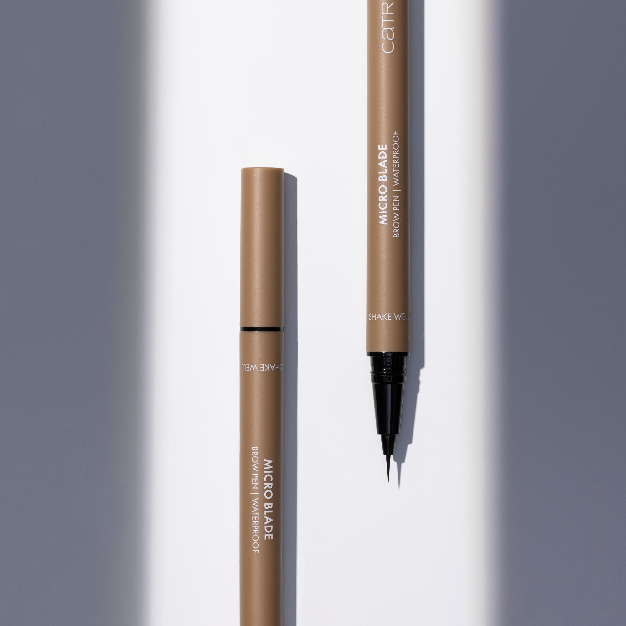 Bild: Catrice Micro Blade Brow Pen Waterproof Soft Blonde 010