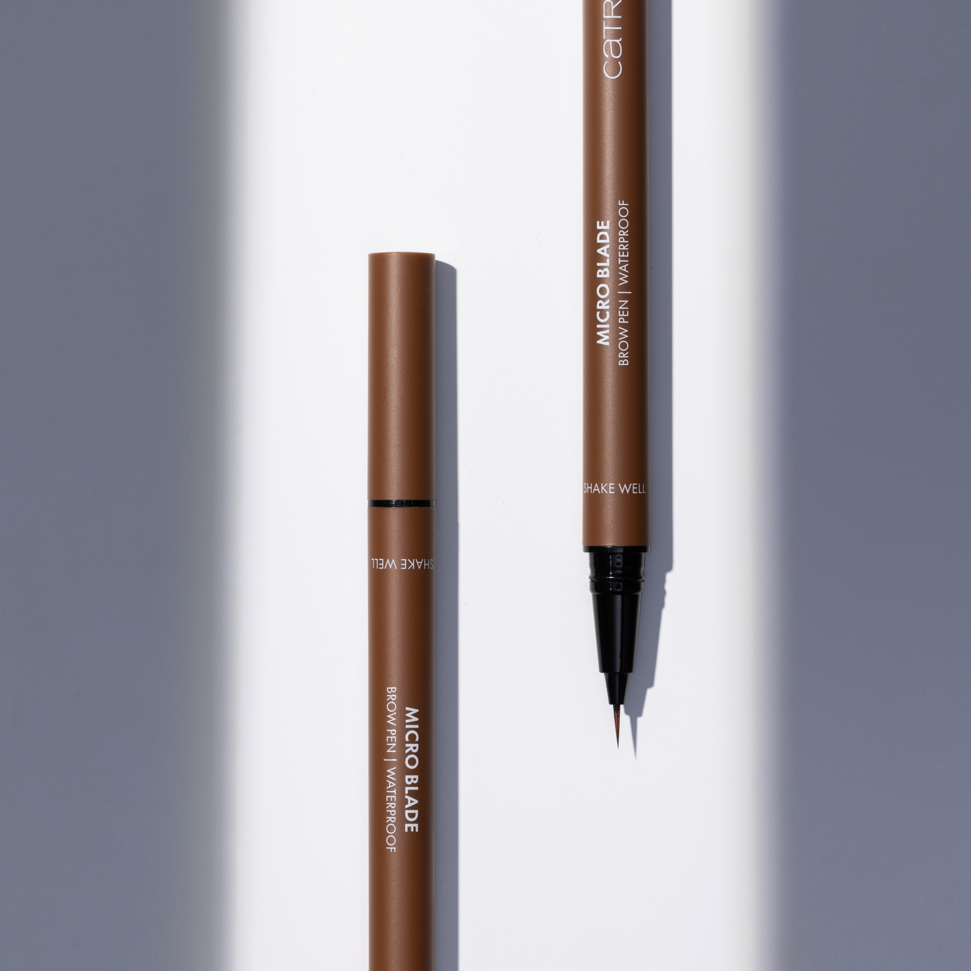 Bild: Catrice Micro Blade Brow Pen Waterproof Deep Taupe 020