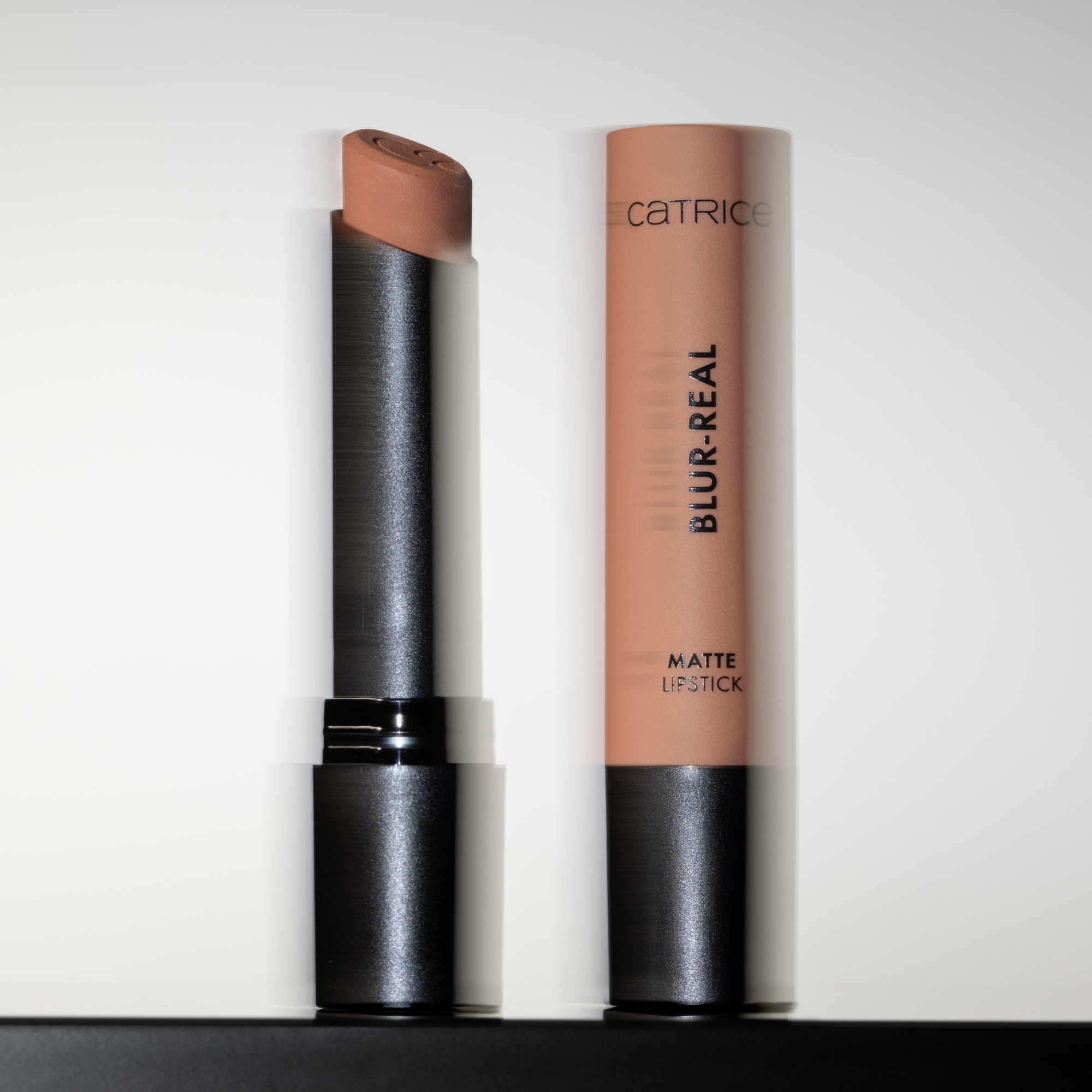Bild: Catrice Blur-Real Matte Lipstick Whisper Nude 030