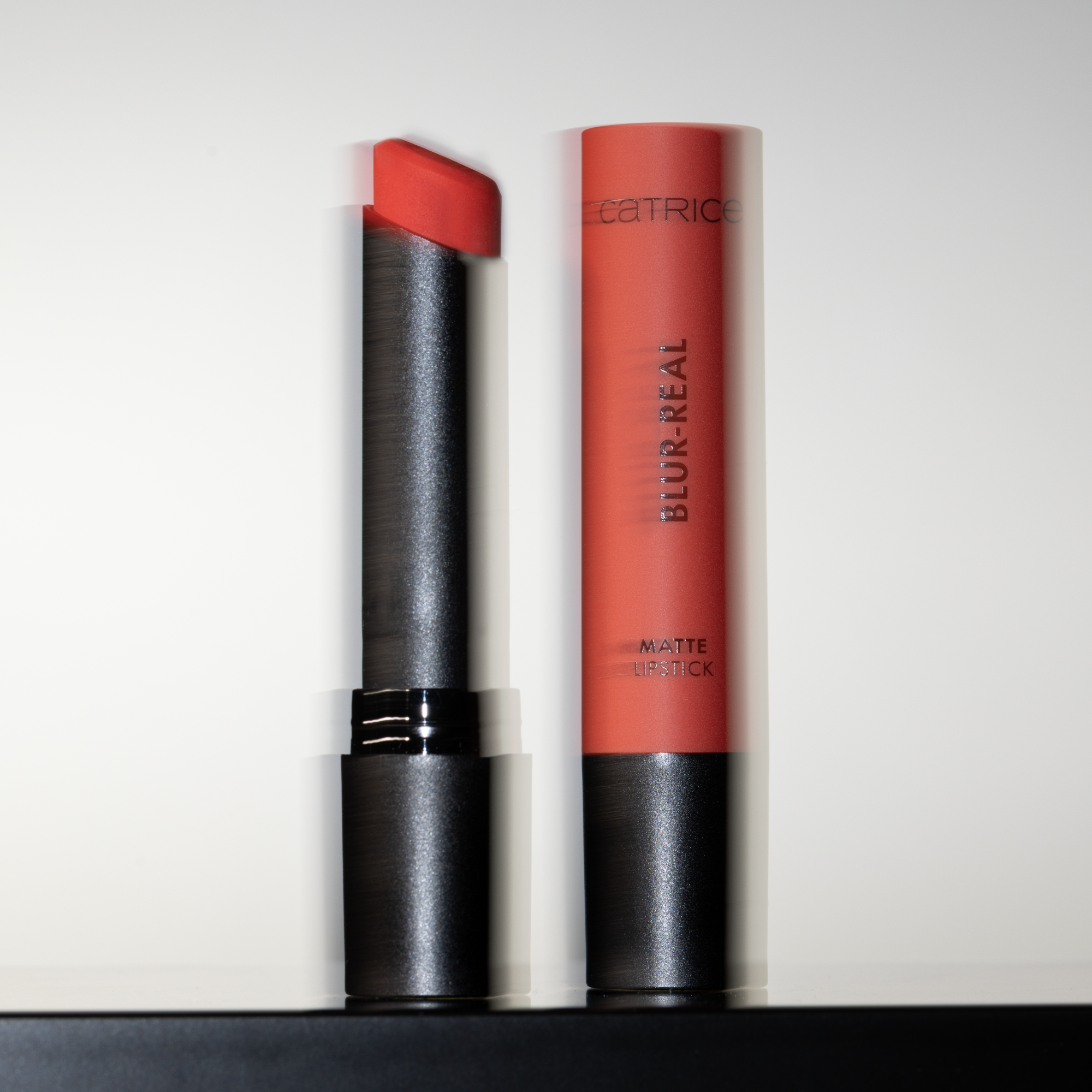 Bild: Catrice Blur-Real Matte Lipstick Airy Crush 050