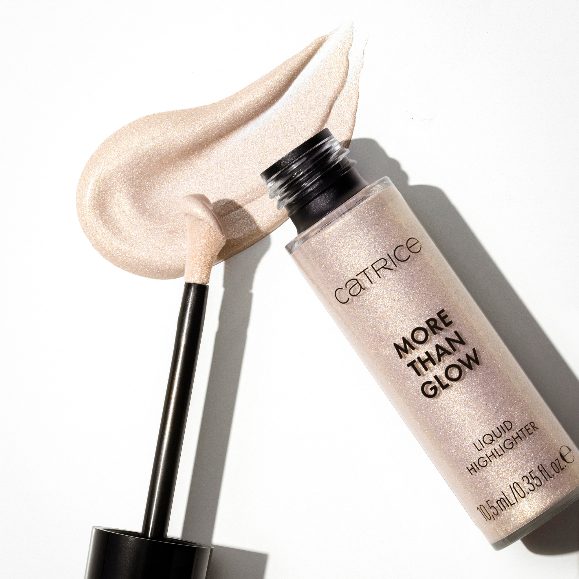 Bild: Catrice More Than Glow Liquid Highlighter Pearl Glaze 010