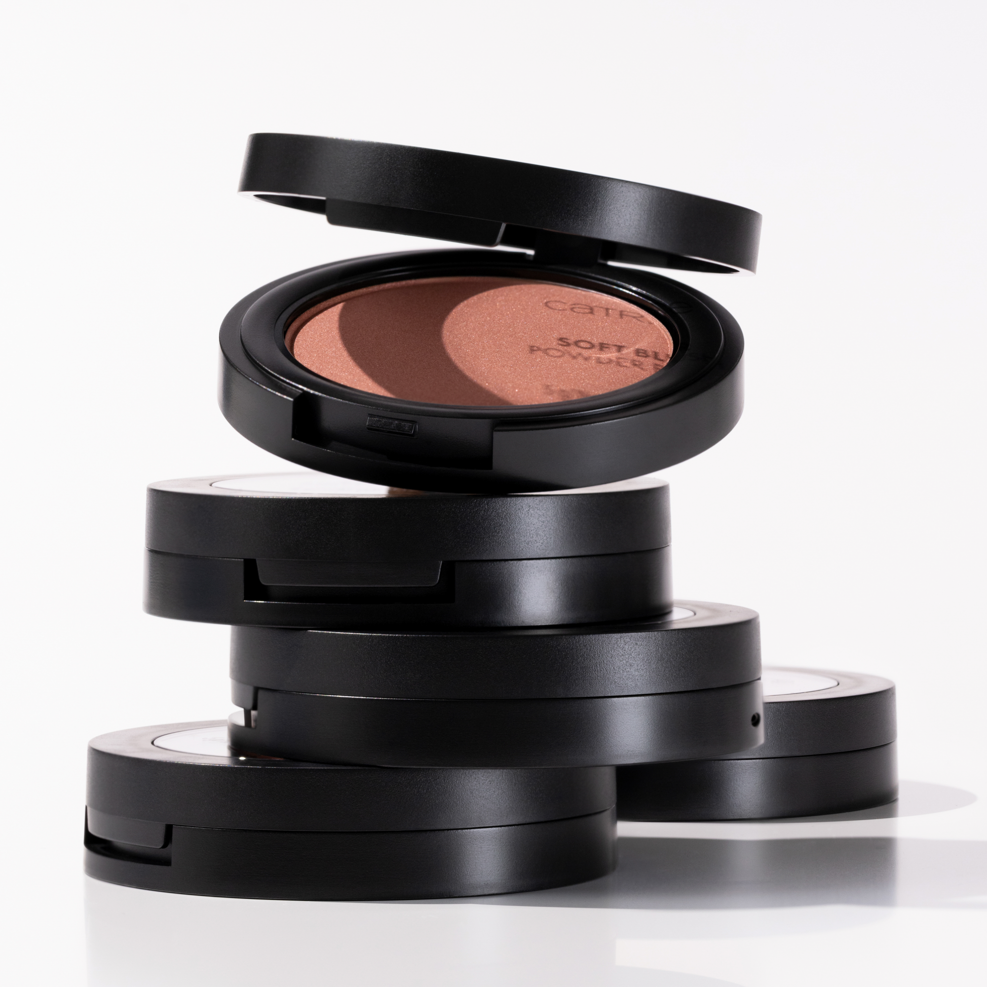 Bild: Catrice Soft Blur Powder Blush Born to blonze 050