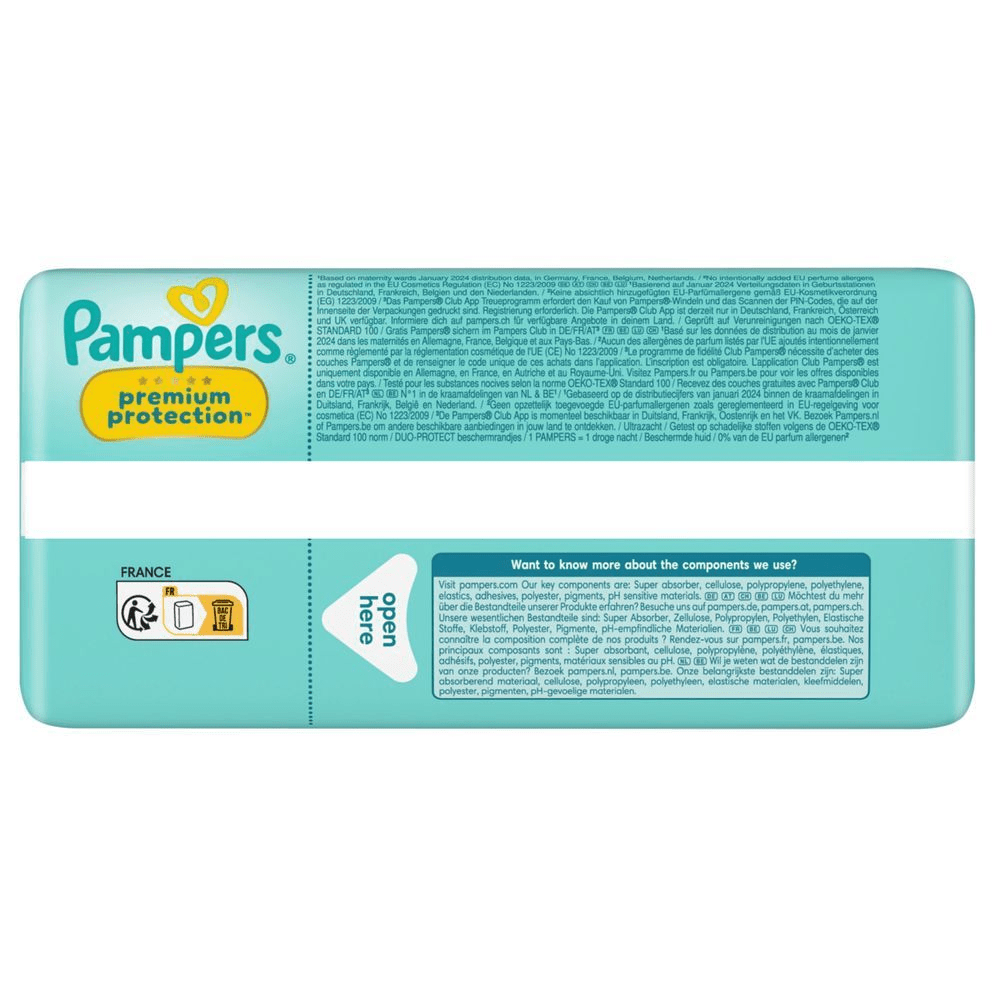 Pampers Premium Protection Verpackung, hervorgehoben mit dem Hinweis "0% EU-Parfumallergene" und "Premium Protection". [IT] Pampers Premium Protection confezione, evidenziando la scritta "premium protection" e l'indicazione "0% di allergeni da profumo UE".;