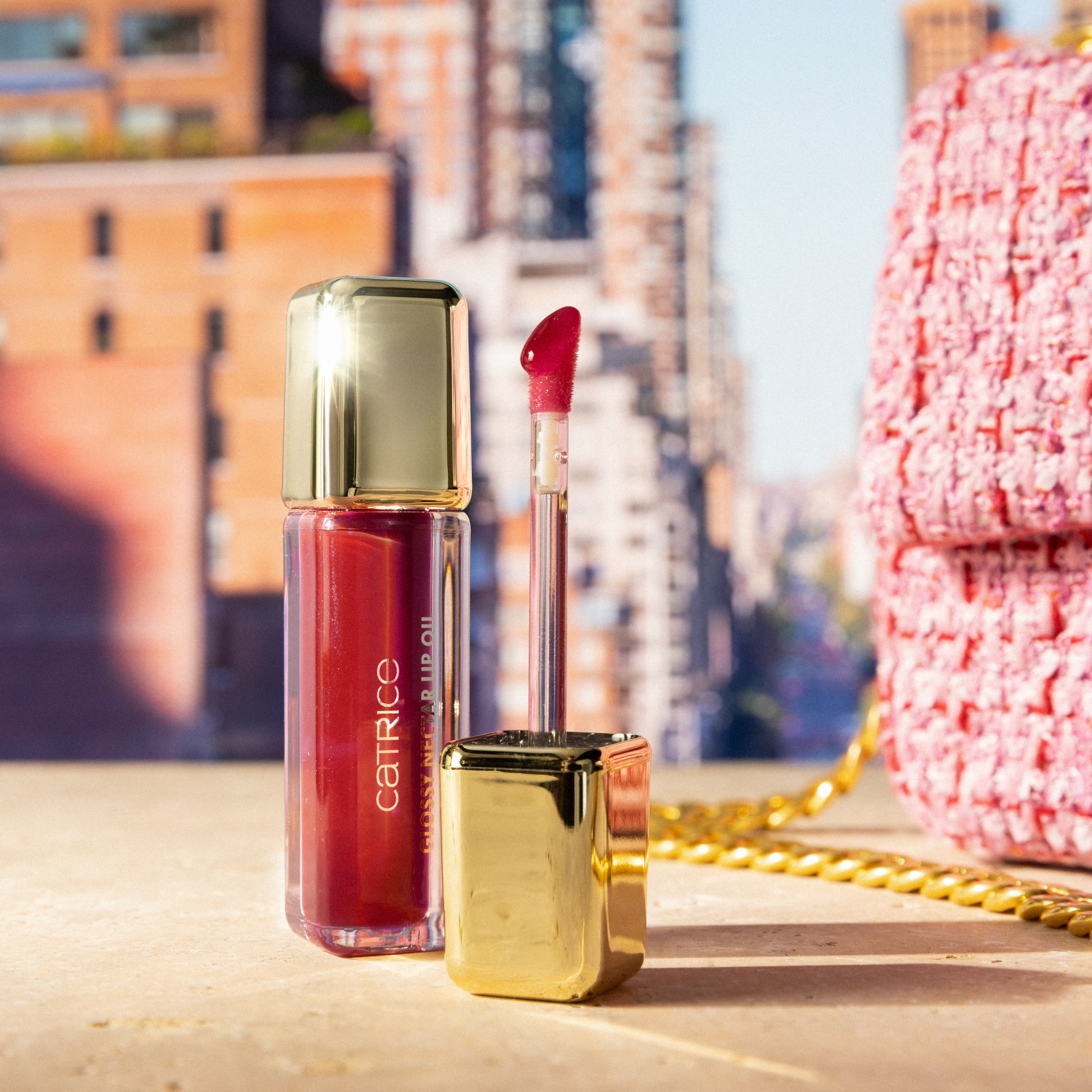 Bild: Catrice SPRING AND THE CITY Glossy Nectar Lip Oil Hello, Lover!