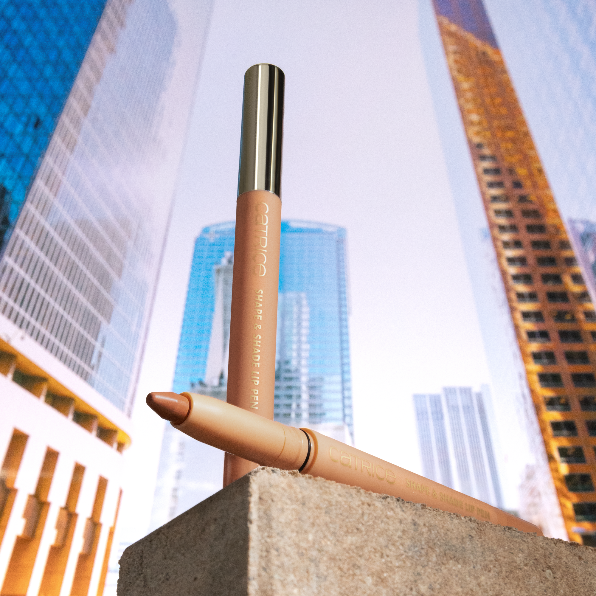 Bild: Catrice SPRING AND THE CITY Shape & Shade Lip Pen Lip Loft C01