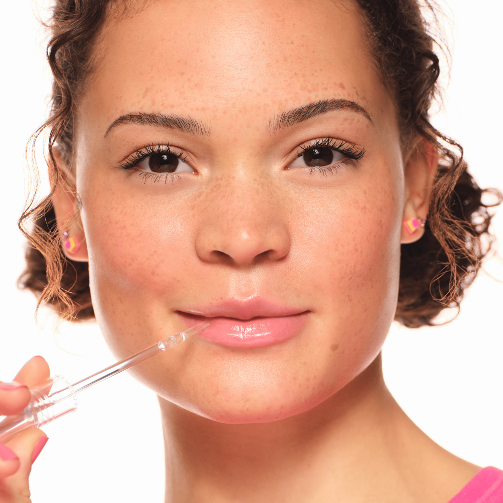 Bild: essence What The Fake! Glass Shine Plumbing Lip Filler 