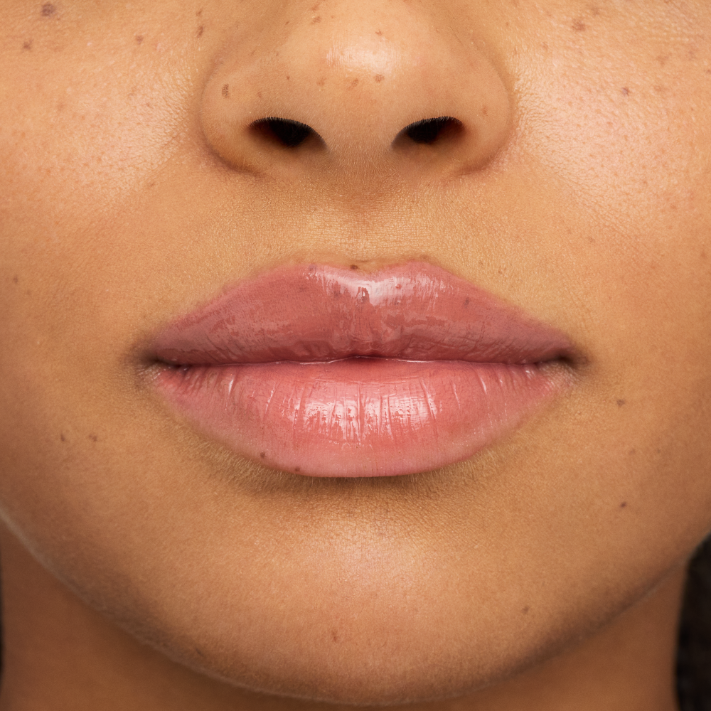 Bild: essence GLOSSY GLAZE high shine lipstick 01