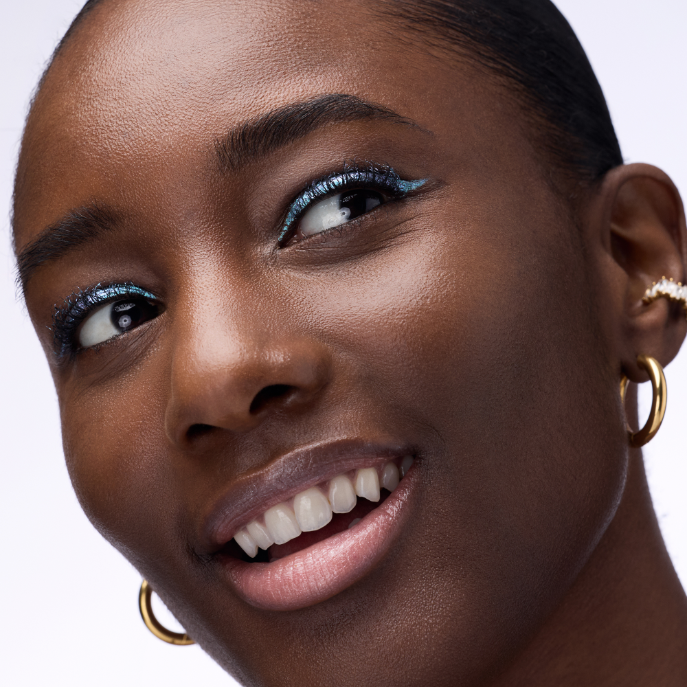 Bild: Catrice Space Glam Liquid Effect Eyeliner 030