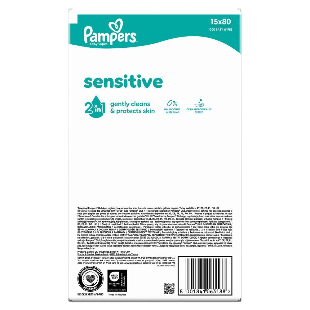 Pampers Sensitive Feuchttücher, 15x80er Pack, mit dem Hinweis 2 in 1: Reinigt sanft & schützt die Haut und 0% Alkohol & Parfum. [RO] Pachete de șervețele umede pentru bebeluși Pampers Sensitive, cu beneficiul principal 2 în 1 curăță delicat și protejează pielea. [HR] Pampers Sensitive Baby Wipes, pakiranje 15x80, 1200 komada, koje nježno čiste i štite kožu, s oznakom 0% alkohola i parfema. [HU] Pampers Sensitive baby wipes csomagolása, kiemelve a 2 az 1-ben gyengéden tisztít és védi a bőrt és a 0% alkohol és parfüm jelöléseket. [SK] Pampers Baby Wipes Sensitive, balenie 15x80, 1200 kusov, s označením 2v1 jemne čistí a chráni pokožku, 0% alkohol a parfum, dermatologicky testované.