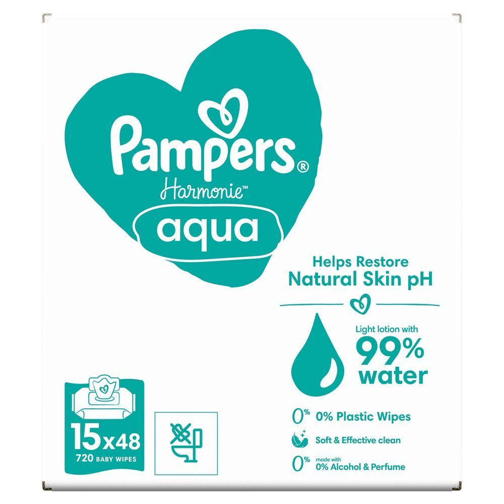 Pampers Harmonie Aqua Feuchttücher-Verpackung, Feuchttücher mit leichter Lotion mit 99% Wasser und zur Wiederherstellung des natürlichen Haut-pH-Werts wirbt. [RO] Pachetul de șervețele umede Pampers Harmonie Aqua, cu loțiune delicată cu 99% apă, ajută la restabilirea pH-ului natural al pielii. [IT] Pampers Harmonie Aqua, confezione da 720 salviette, con lozione leggera al 99% di acqua per aiutare a ripristinare il pH naturale della pelle. [HR] Pampers Harmonie Aqua vlažne maramice, pakiranje koje naglašava formulu s 99% vode i pomaže vratiti prirodni pH kože. [HU] Pampers Harmonie Aqua törlőkendők csomagolása, kiemelve a 99%-os víztartalmat és a természetes bőr pH-jának helyreállítását segítő hatást. [SK] Pampers Harmonie Aqua detské obrúsky, balenie s nápisom "Light lotion with 99% water" (Jemné mlieko s 99% vody).;