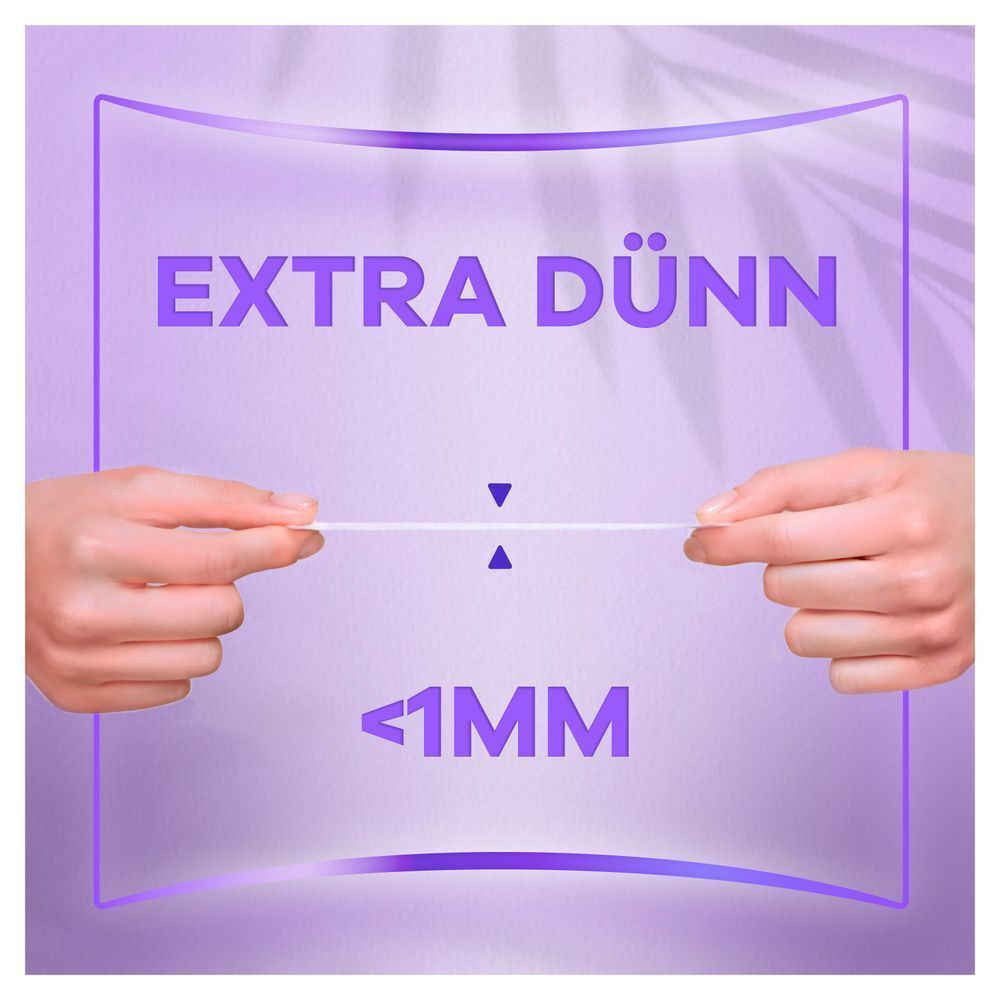 Always Slipeinlage wird von zwei Händen gehalten, die die extra dünne Dicke von weniger als 1 mm demonstrieren.