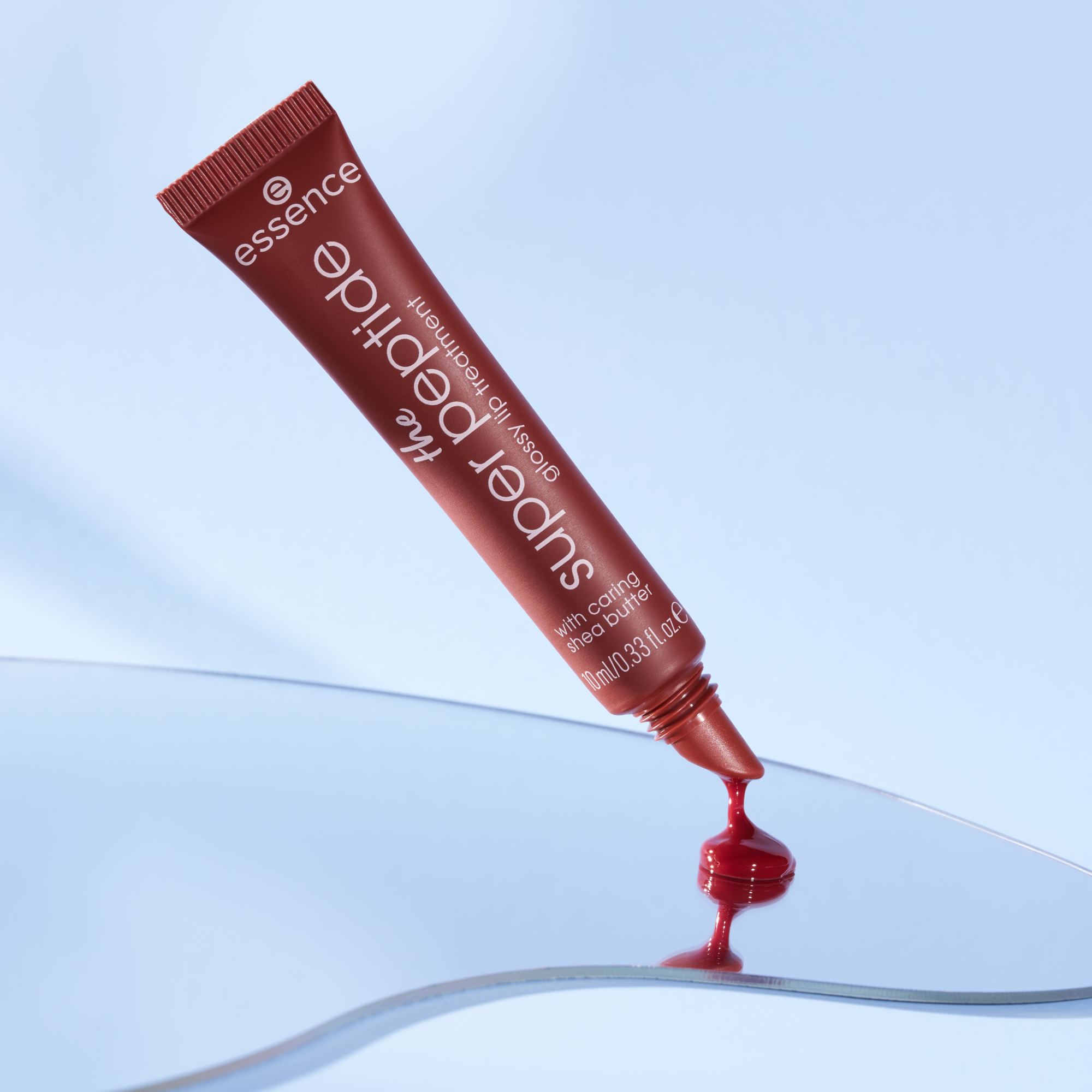 Bild: essence the super peptide glossy lip treatment Plumfection! 