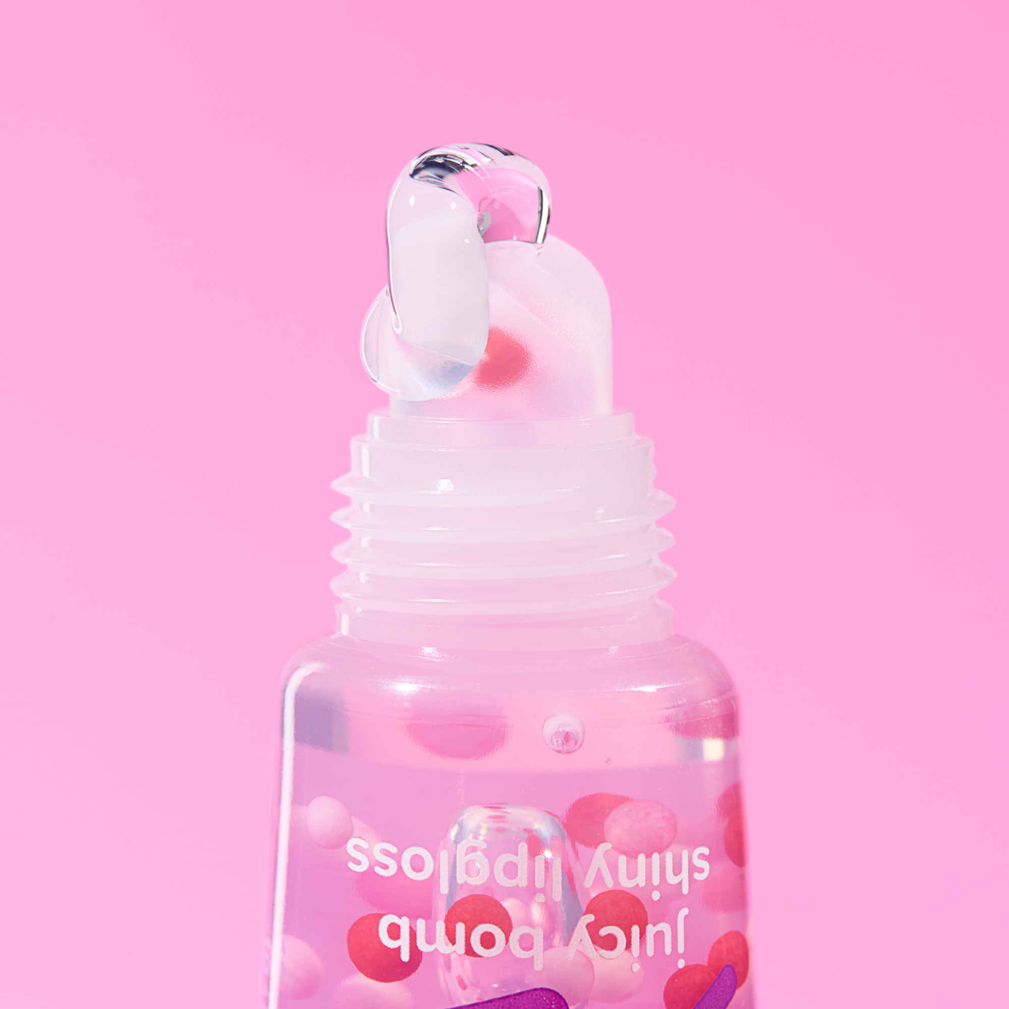 Bild: essence SAY IT WITH JUICY YOU"RE WOW juicy bomb shiny lipgloss Strawberry Splash