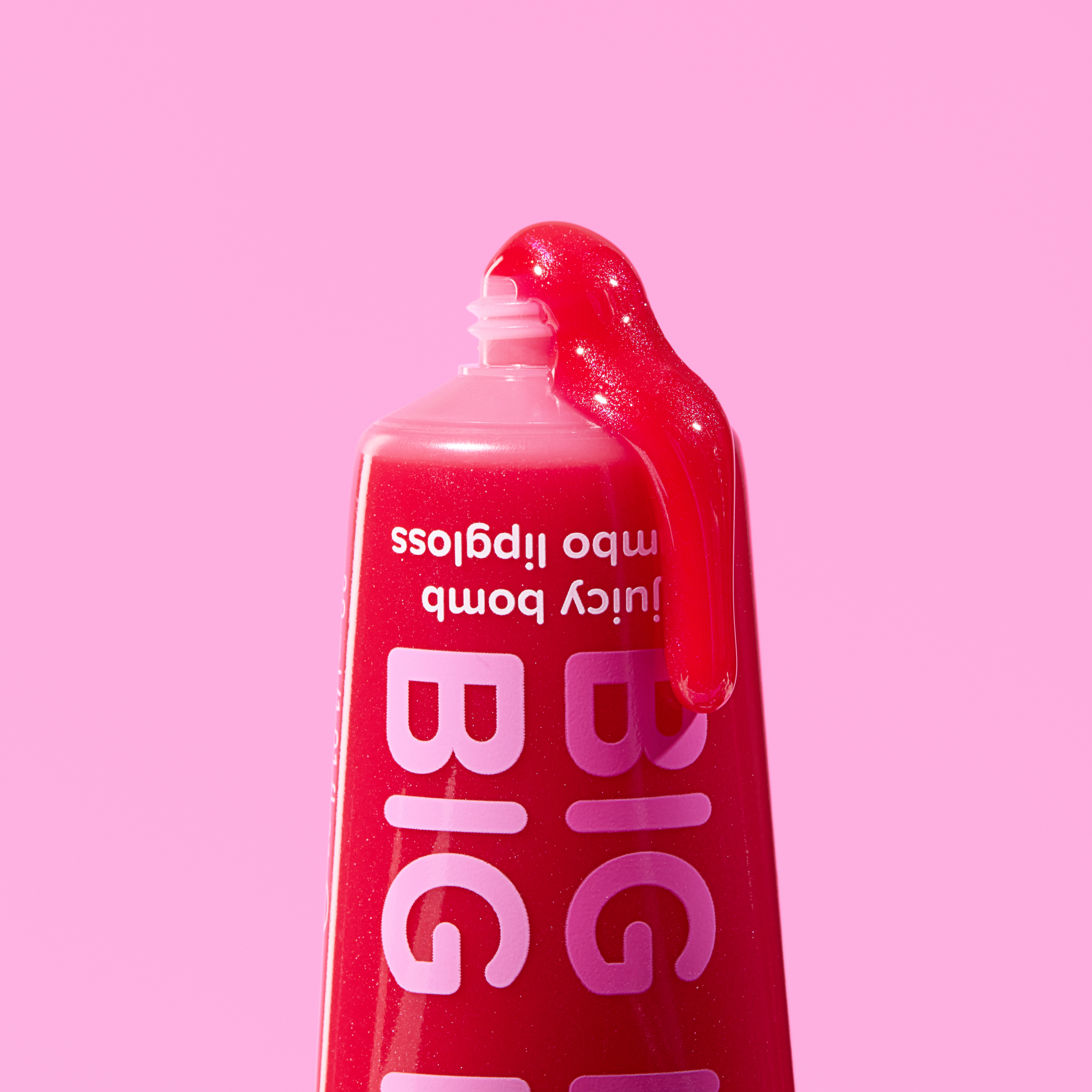 Bild: essence SAY IT WITH JUICY BIG HUG juicy bomb jumbo lipgloss 01